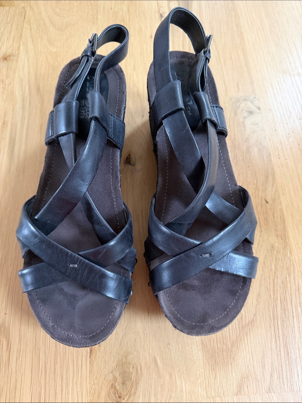 Bussola Women's black Leather Strappy Wedge Sandals Sz. 9